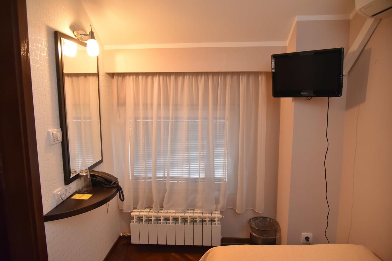 B&B Park Sremcica Extérieur photo